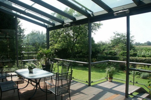 Gläserne Terrassenüberdachung